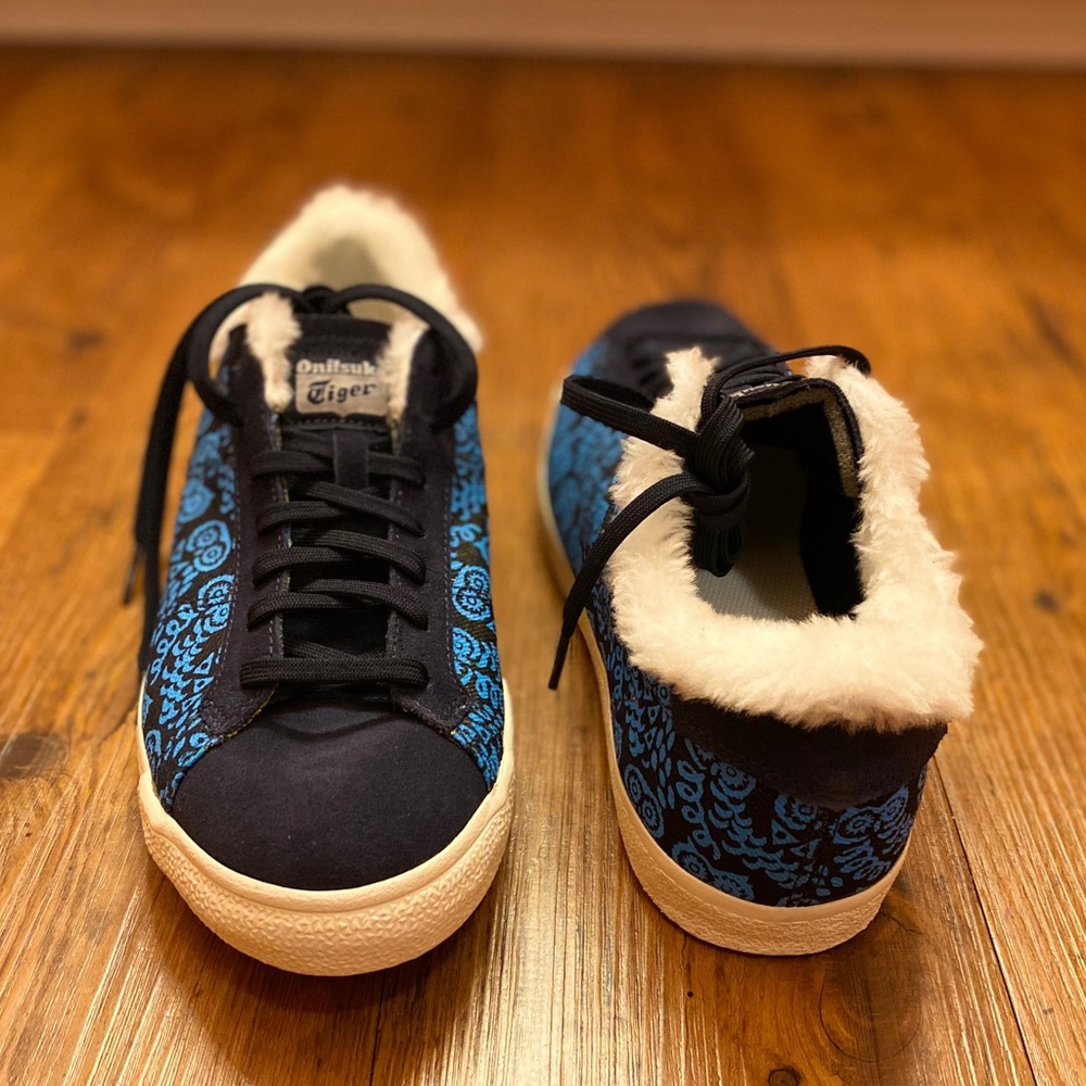 Onistuka Tiger fuzzy sneakers